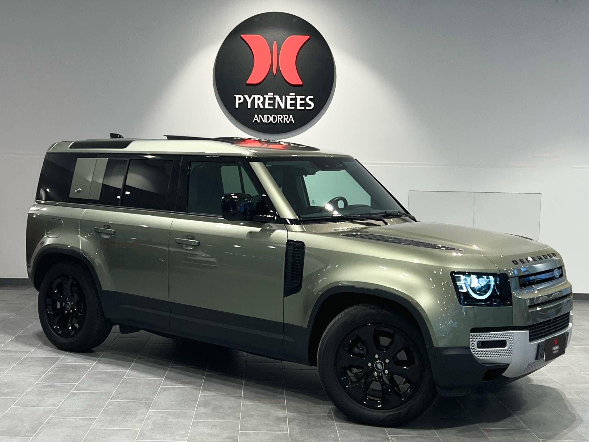 Land Rover Defender 110 D240