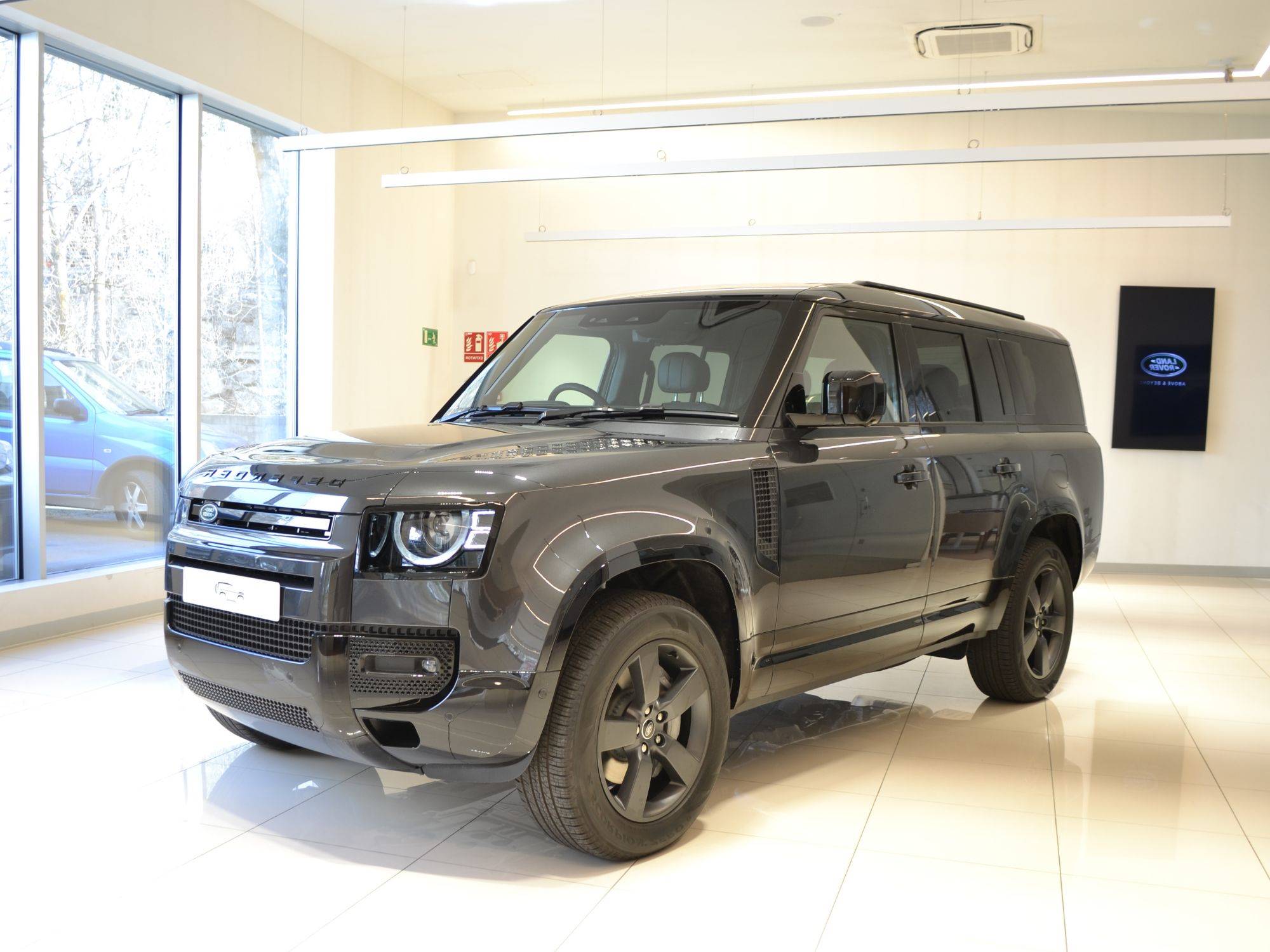 Land Rover Defender 130' X-Dynamic HSE