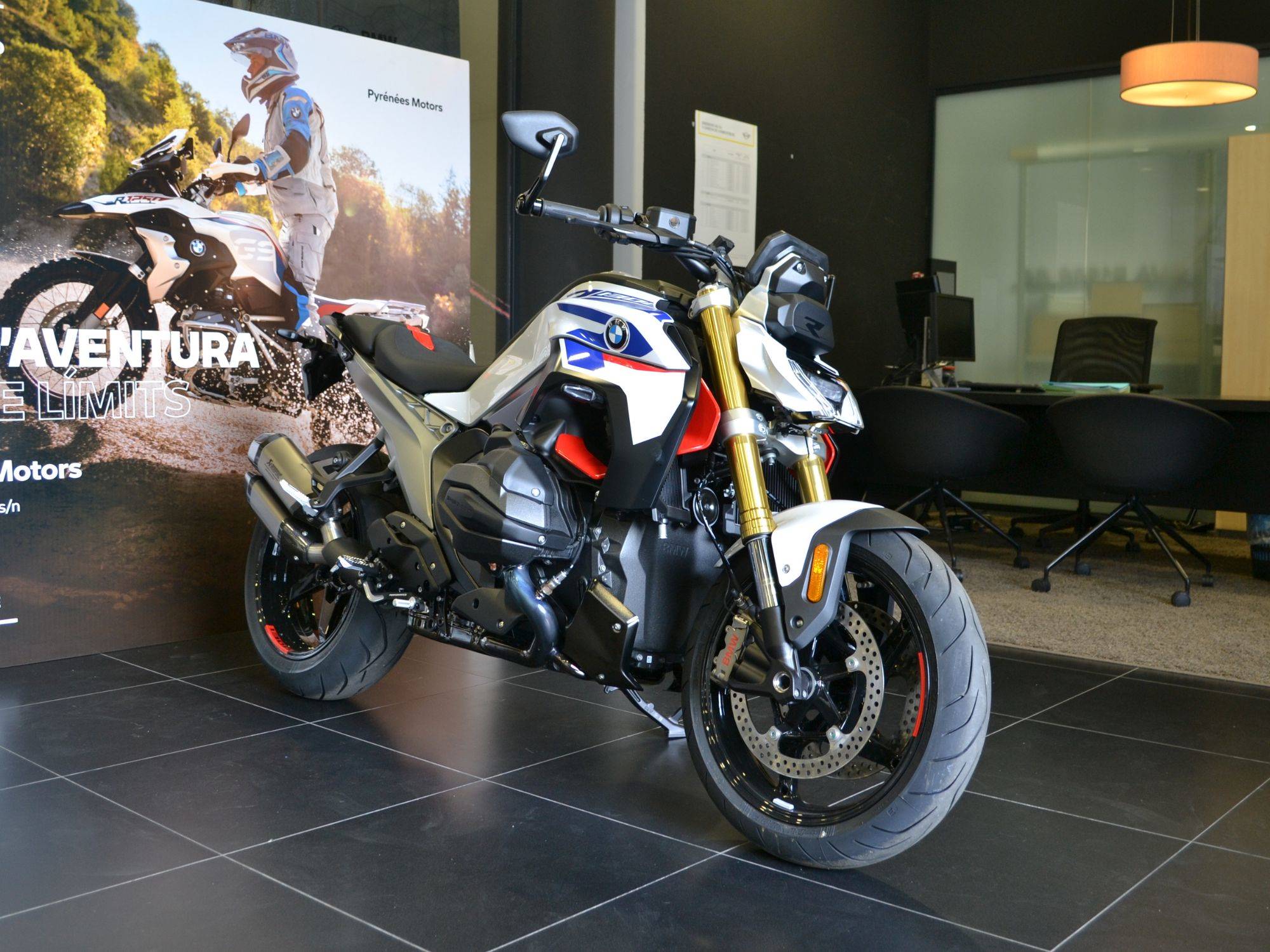 BMW R 1300 R PERFORMANCE