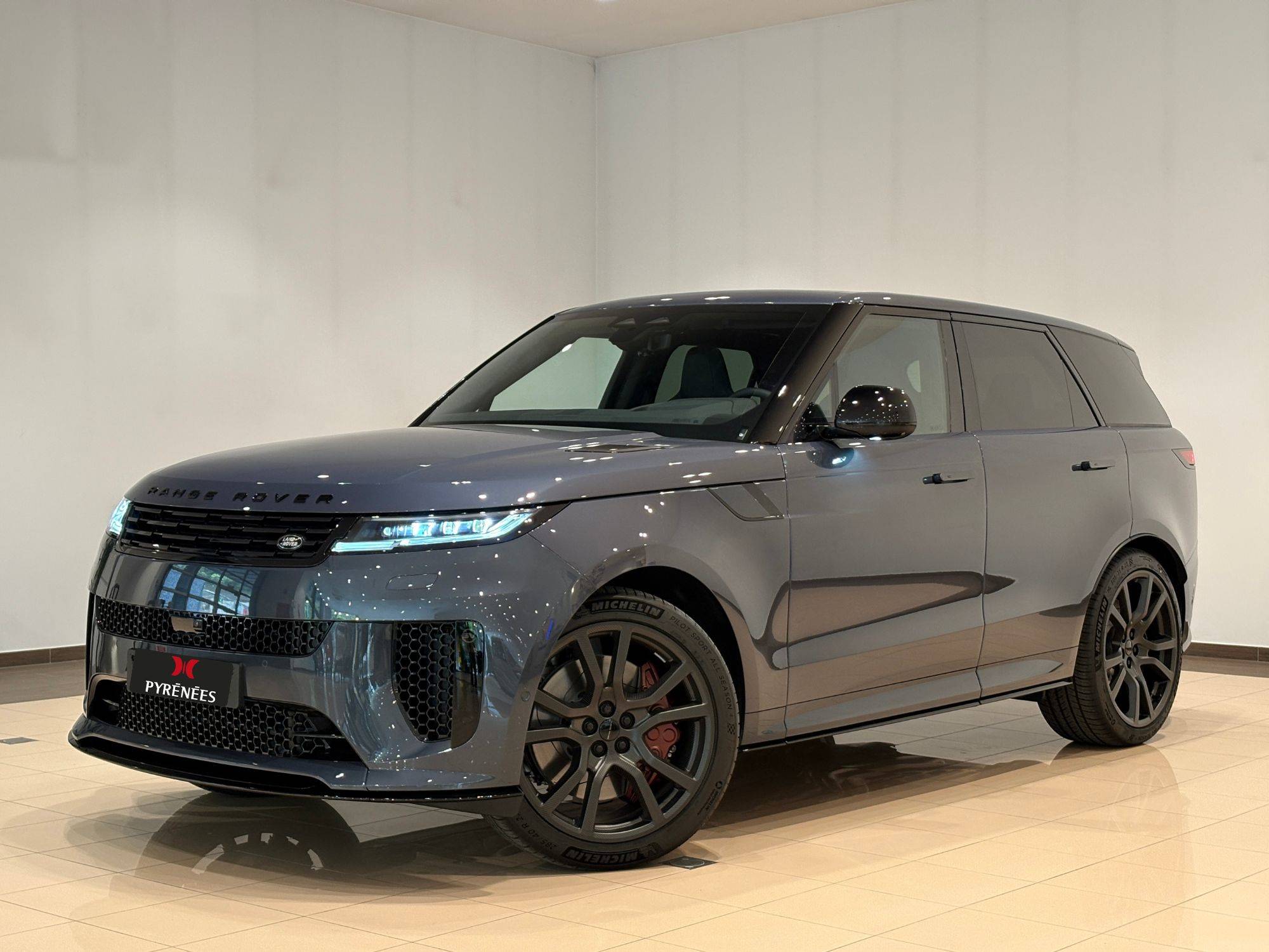 Land Rover Range Rover Sport SV Standard