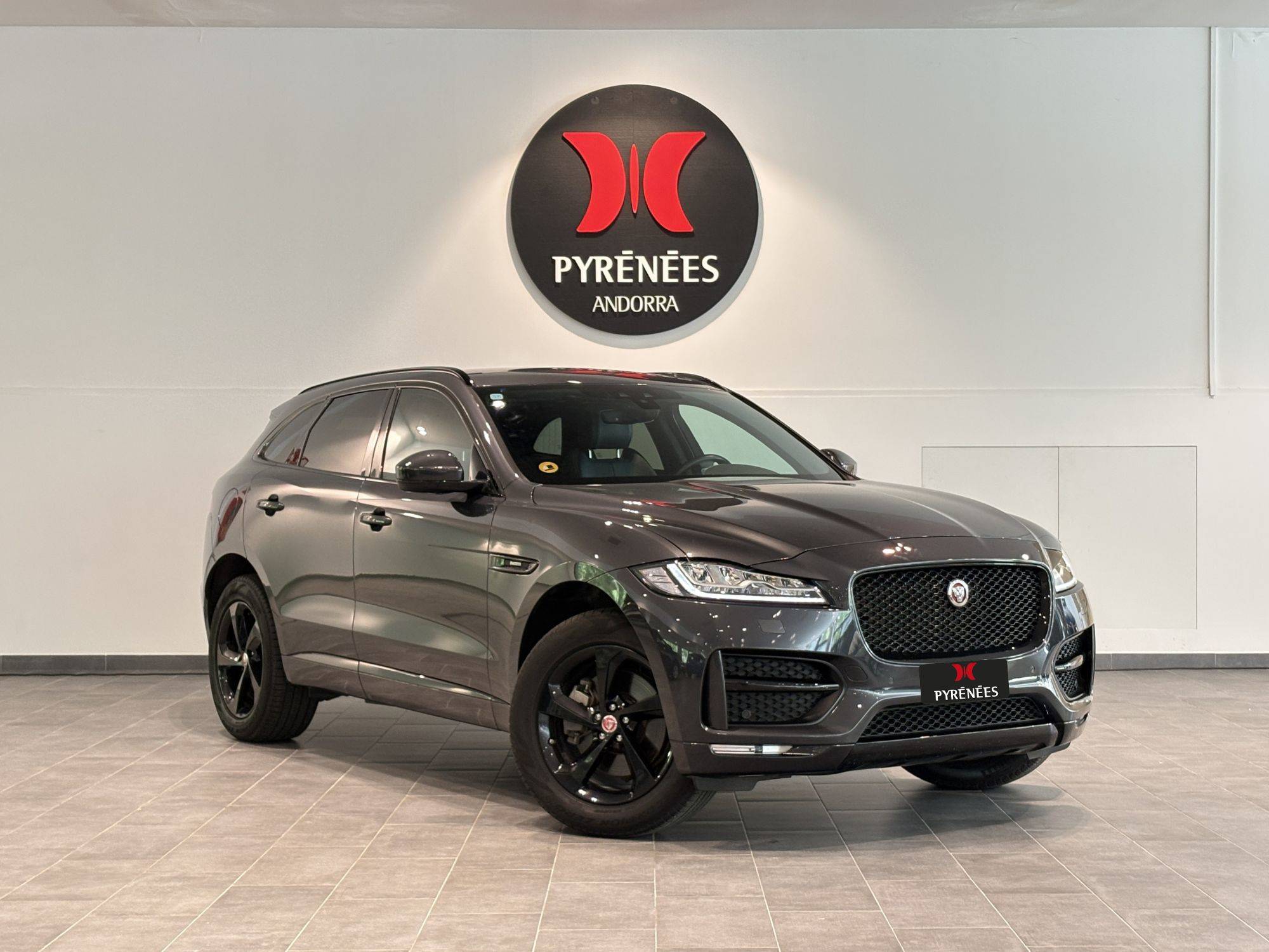 Jaguar F-Pace D240