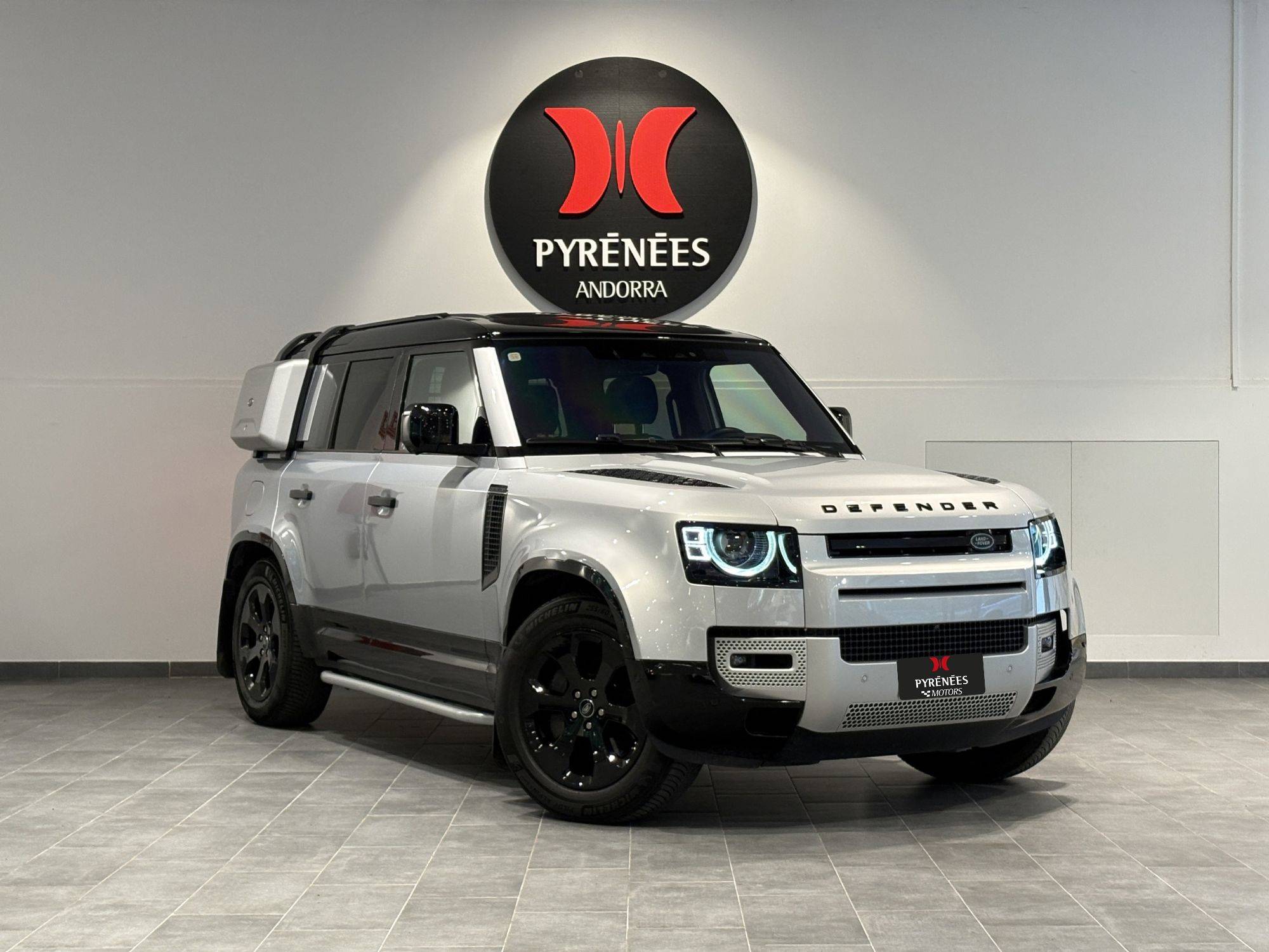 Land Rover Defender 110